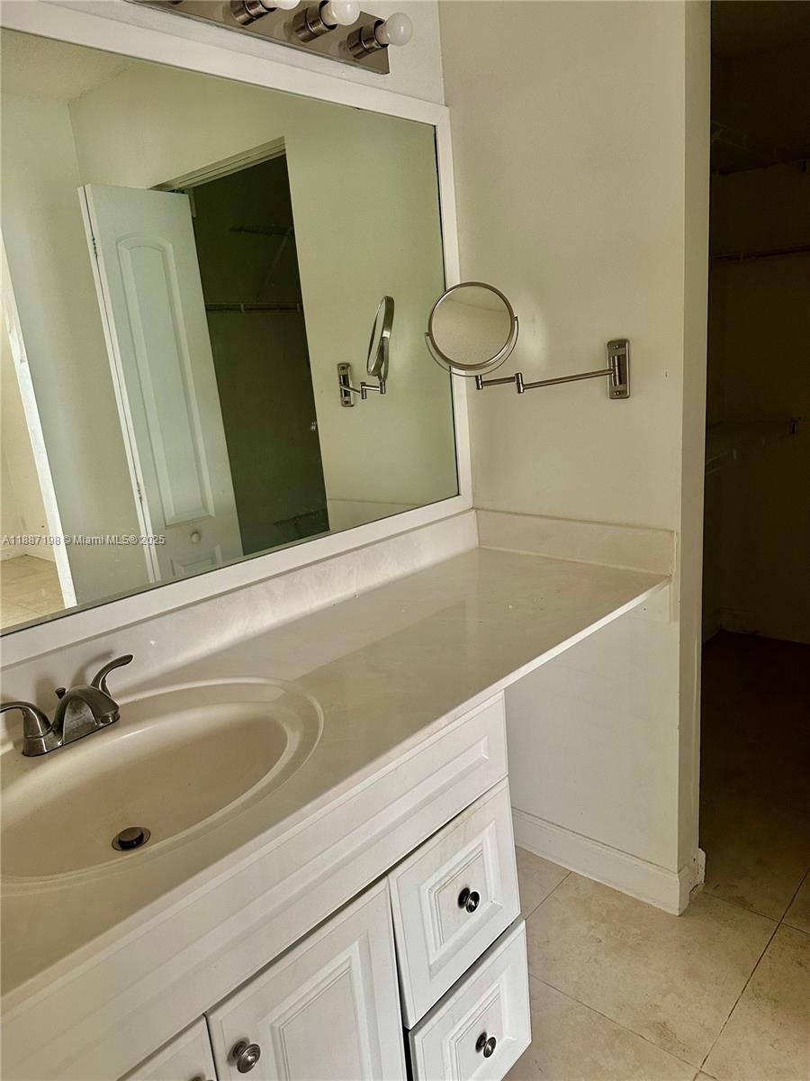 SECTORS 3 & 4 BOUNDARY PL - Residential Lease