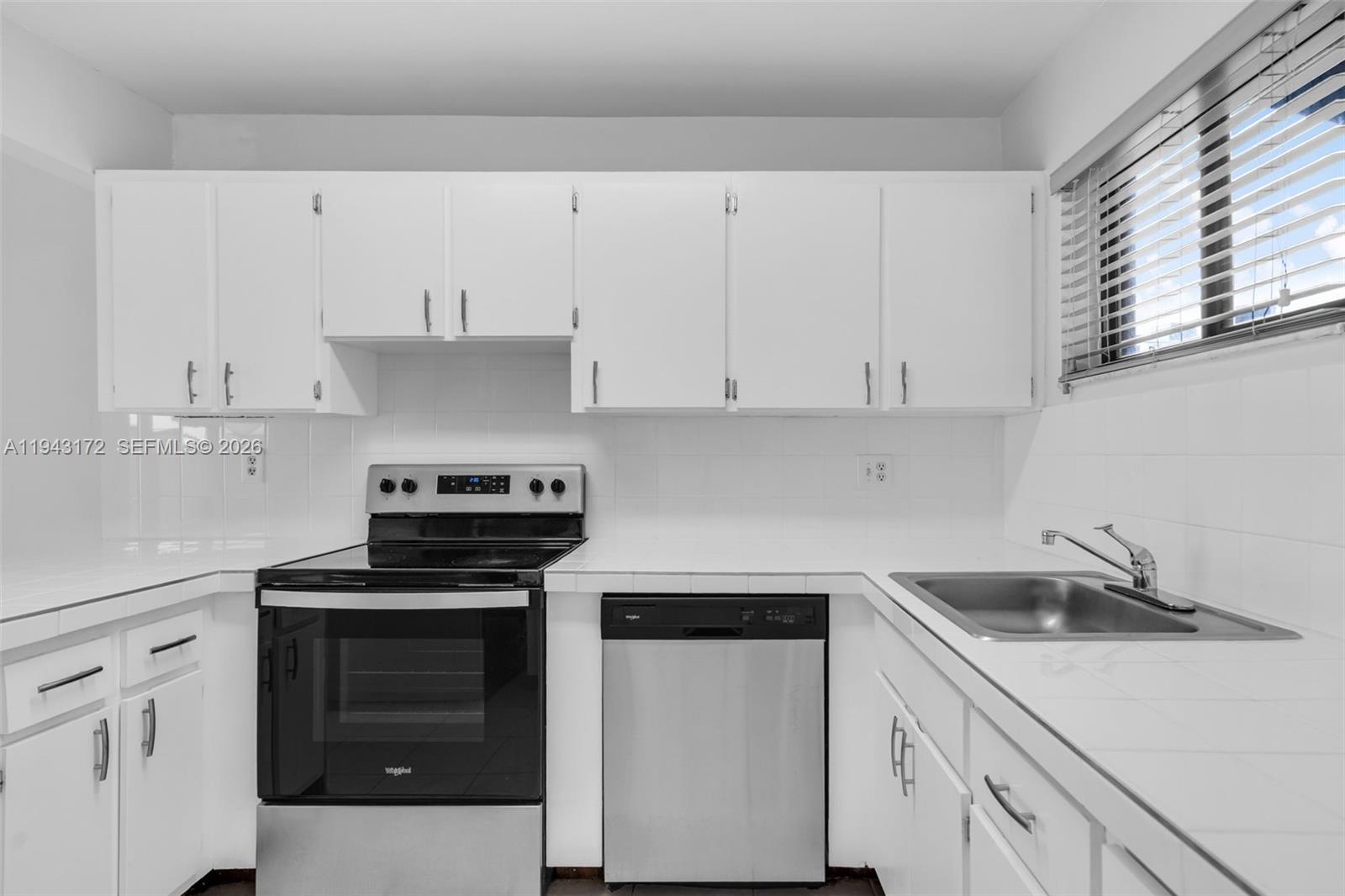 TROPICAL PARK VILLAS COND - Residential