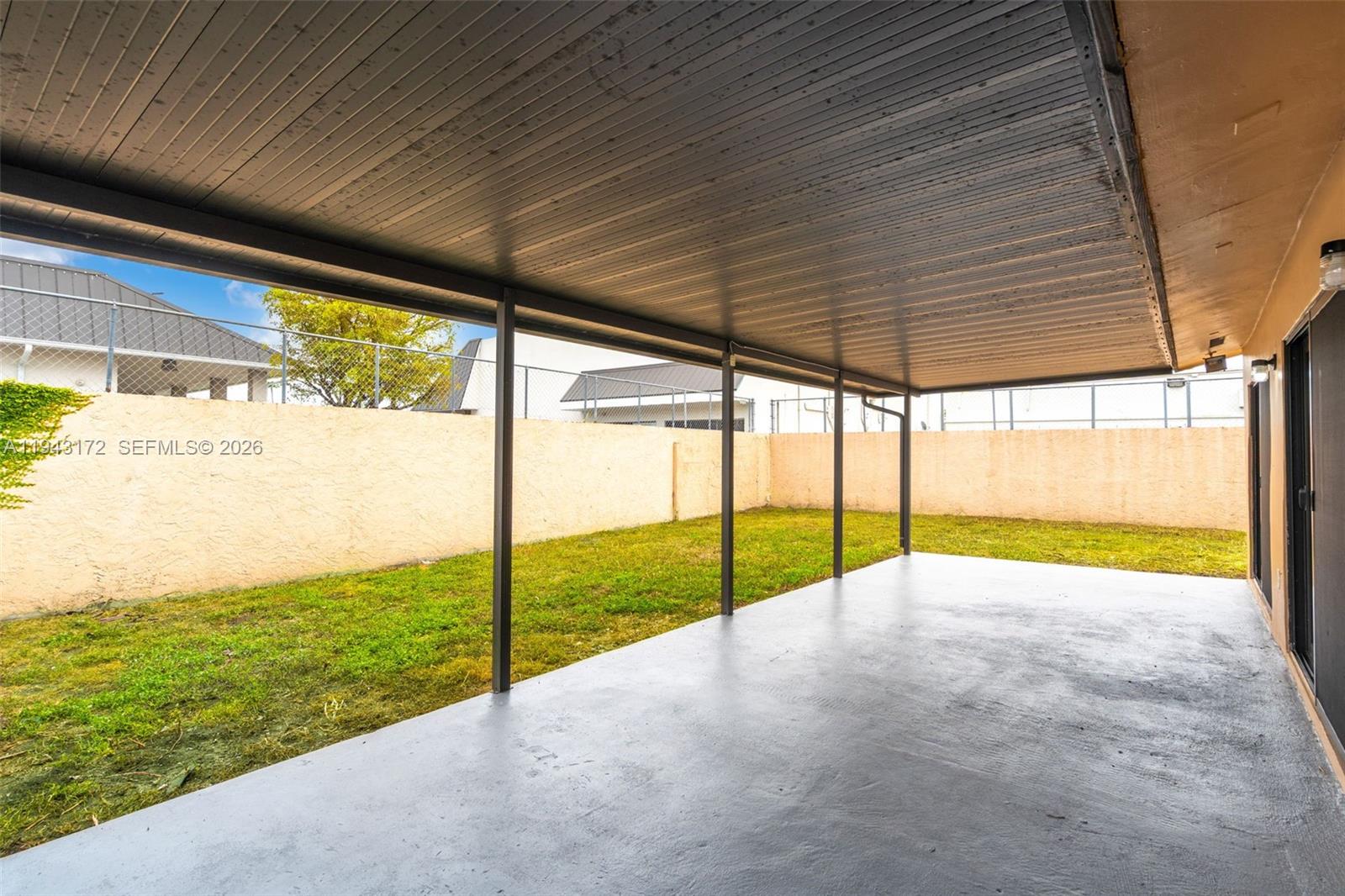 TROPICAL PARK VILLAS COND - Residential