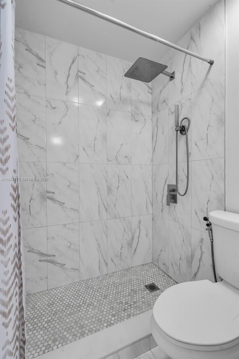 TROPICAL PARK VILLAS COND - Residential