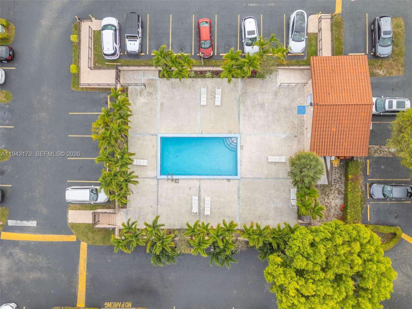 TROPICAL PARK VILLAS COND - Residential