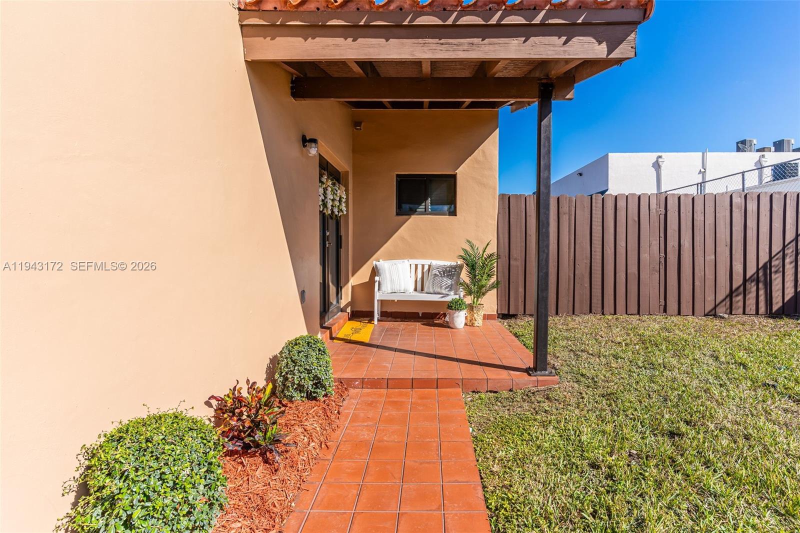 TROPICAL PARK VILLAS COND - Residential