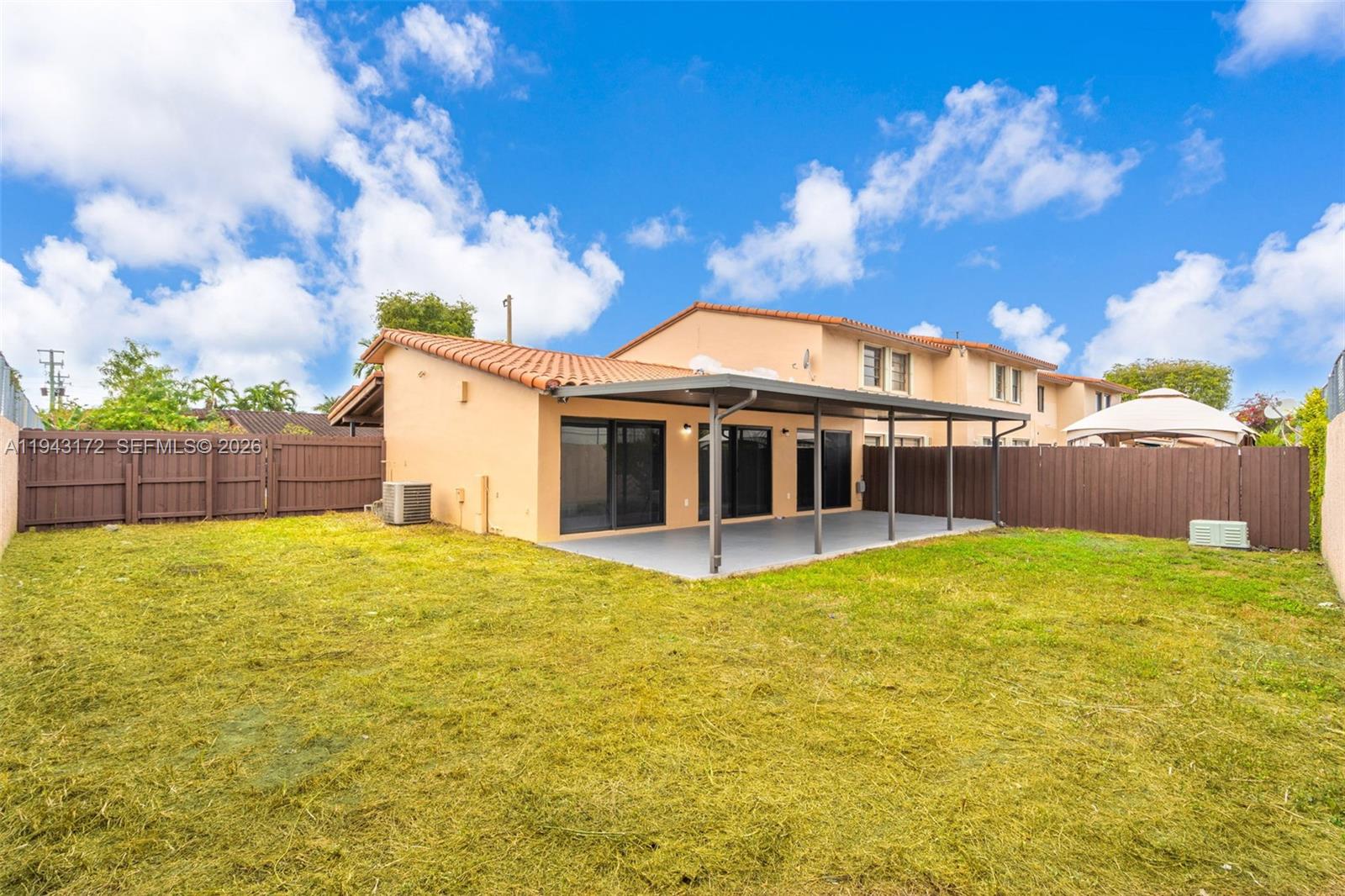 TROPICAL PARK VILLAS COND - Residential