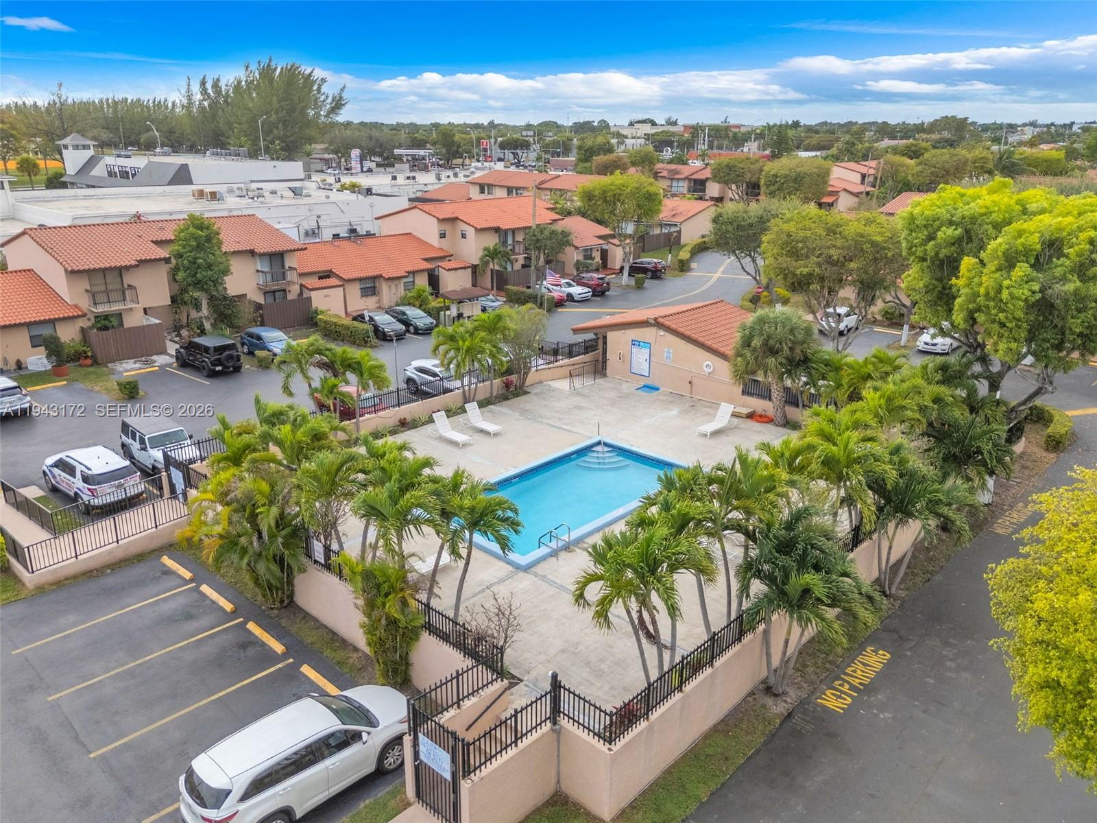 TROPICAL PARK VILLAS COND - Residential