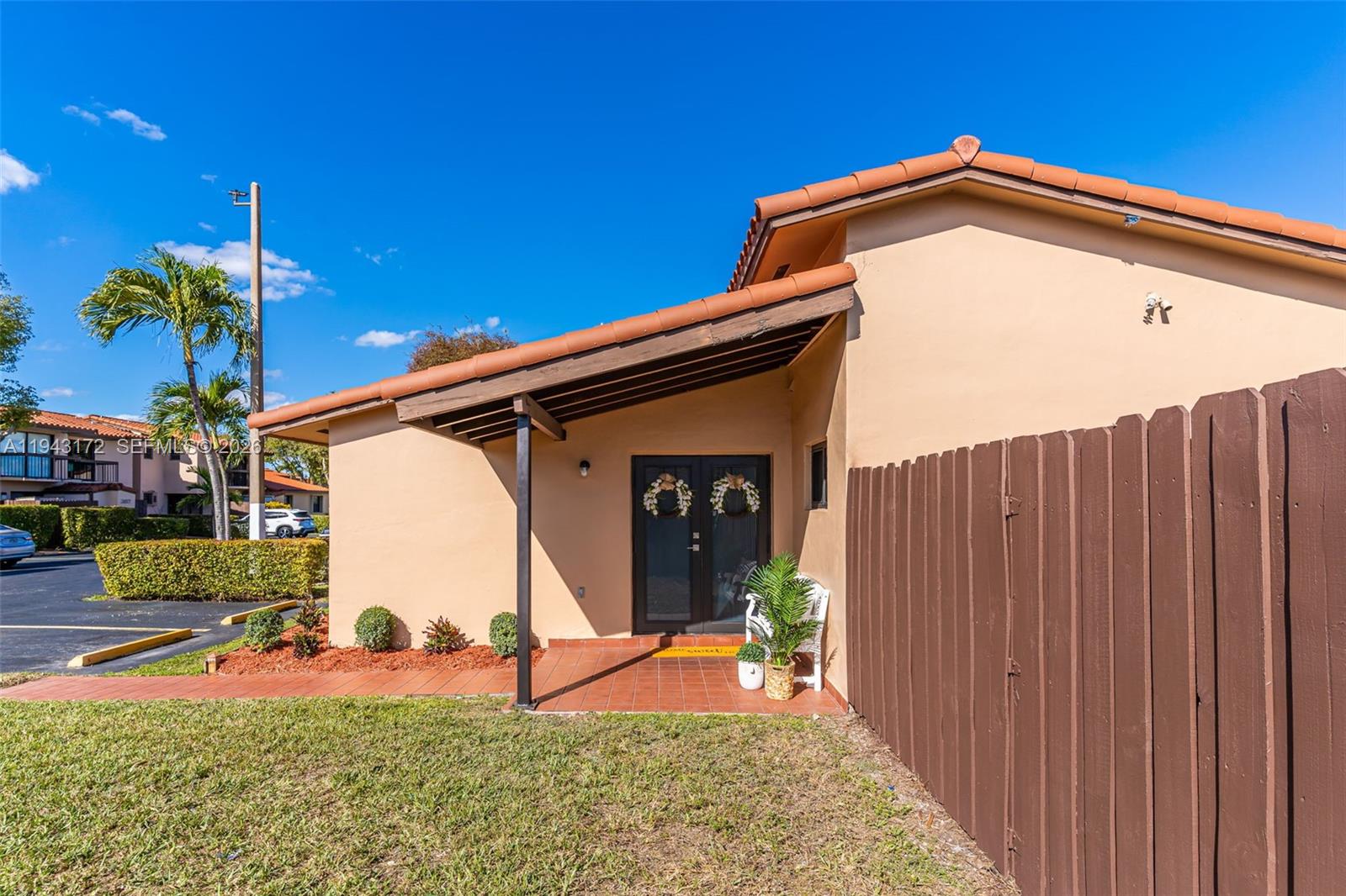 TROPICAL PARK VILLAS COND - Residential