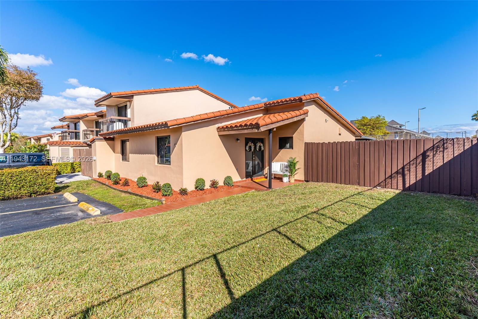 TROPICAL PARK VILLAS COND - Residential