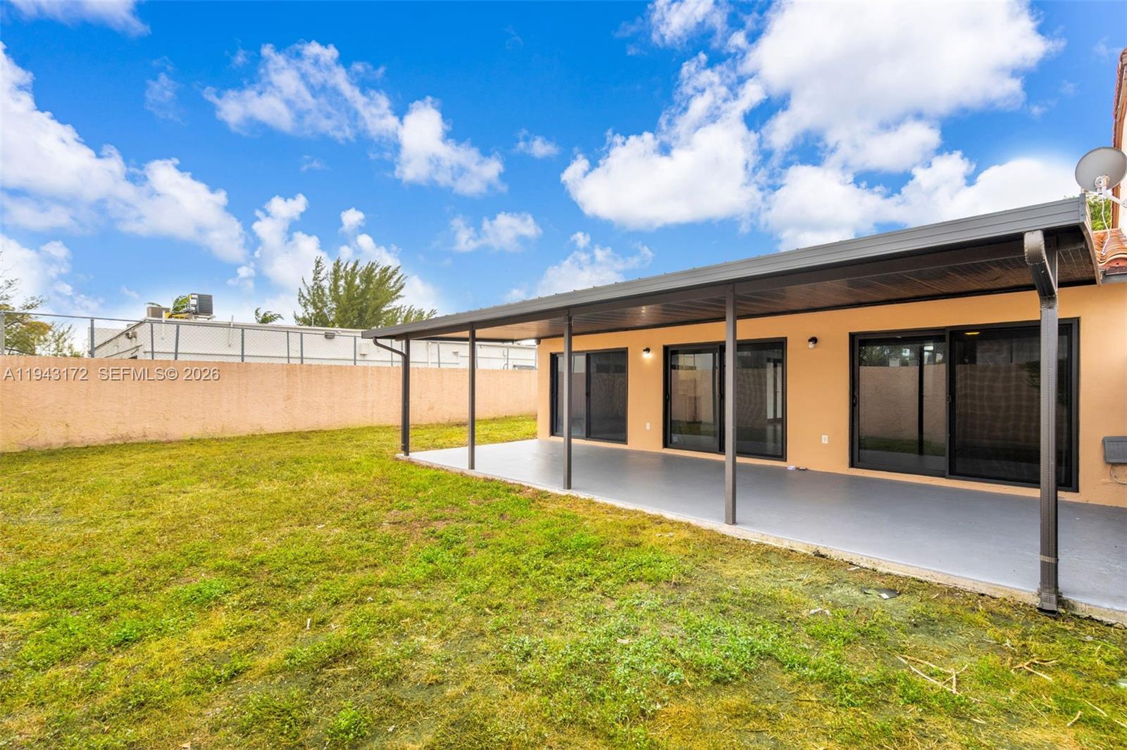 TROPICAL PARK VILLAS COND - Residential