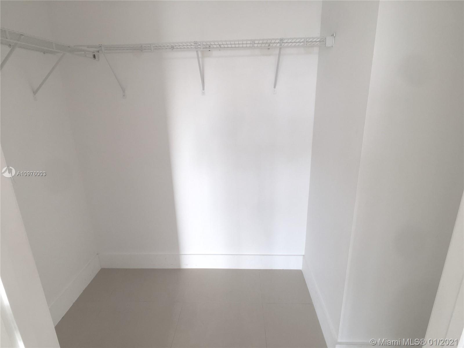 MINT CONDO - Residential