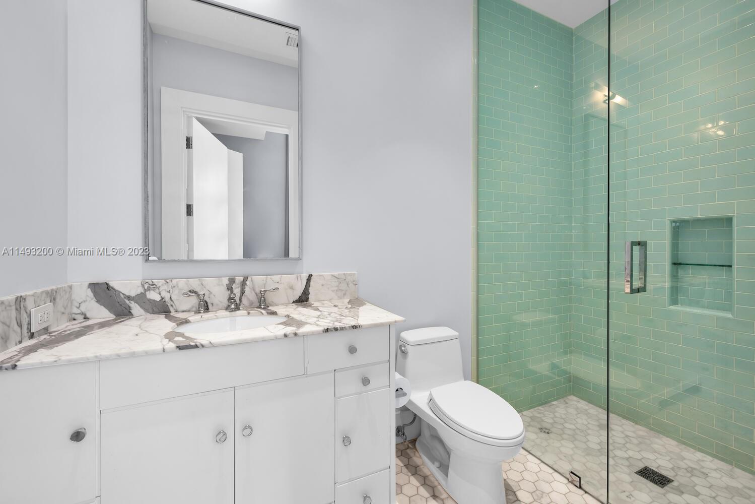 CORAL GABLES BISC BAY SEC - Residential