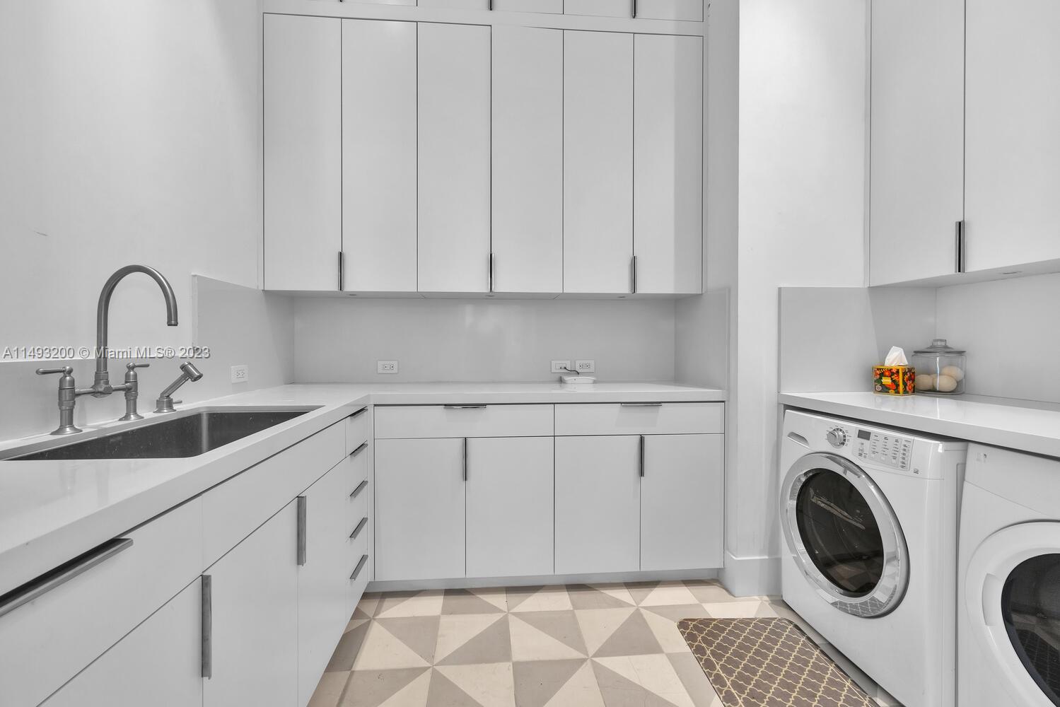 CORAL GABLES BISC BAY SEC - Residential