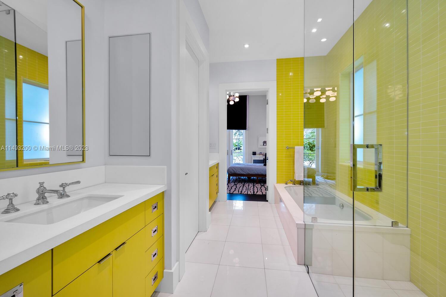 CORAL GABLES BISC BAY SEC - Residential