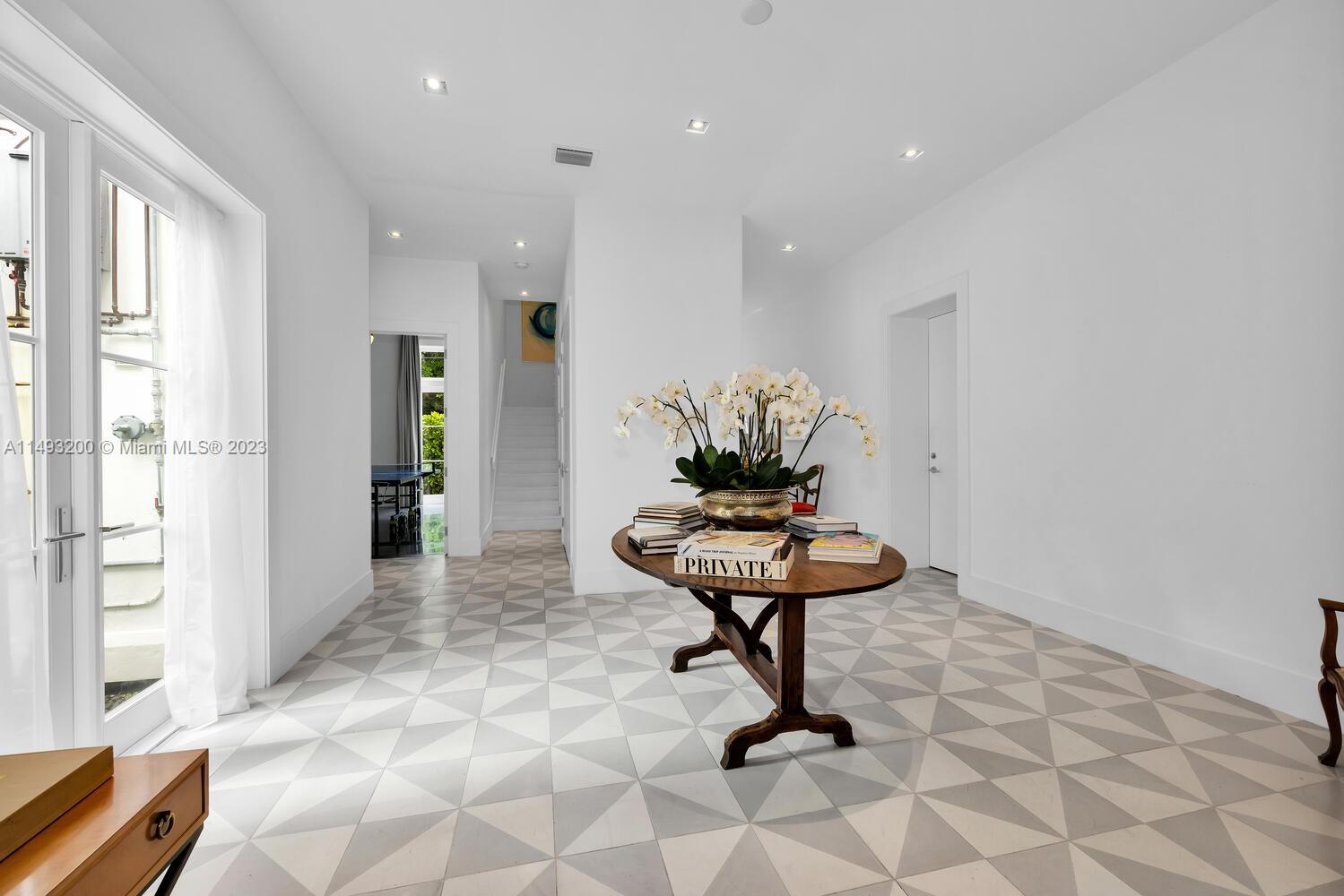 CORAL GABLES BISC BAY SEC - Residential