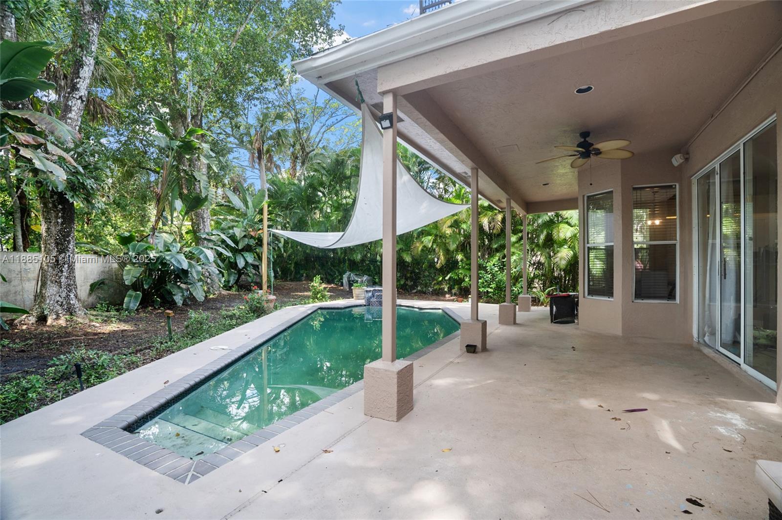WOODSIDE ESTATES - Residential
