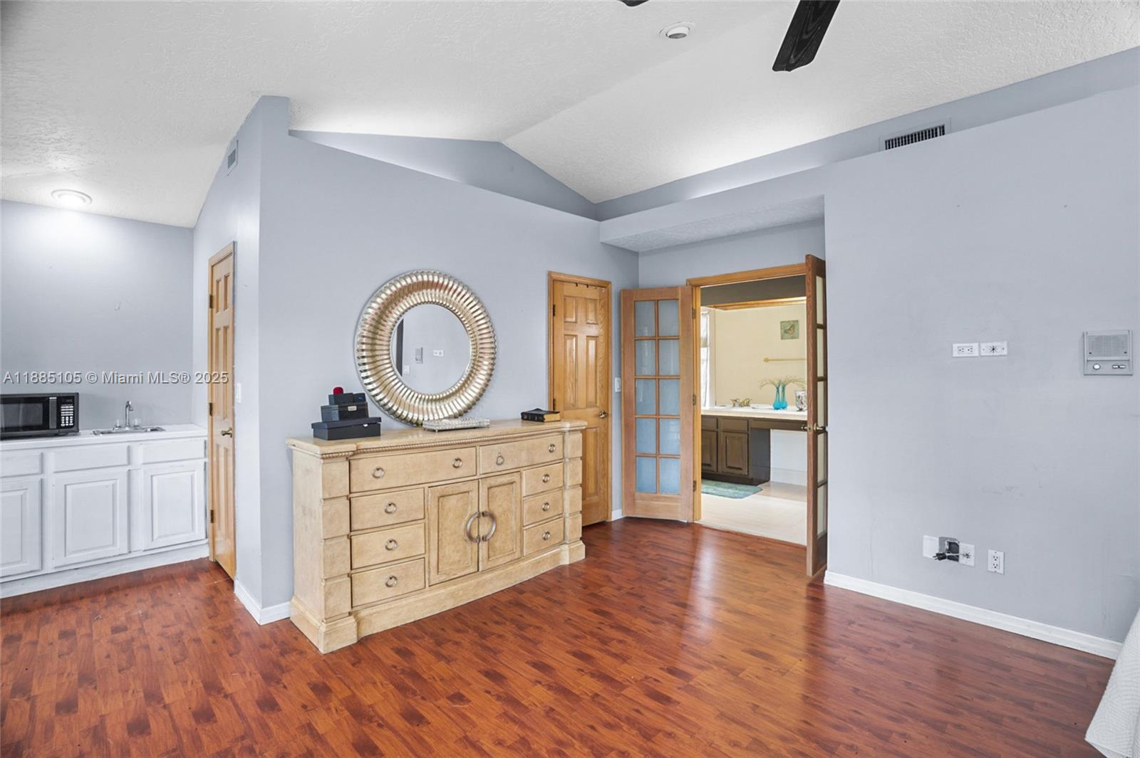WOODSIDE ESTATES - Residential