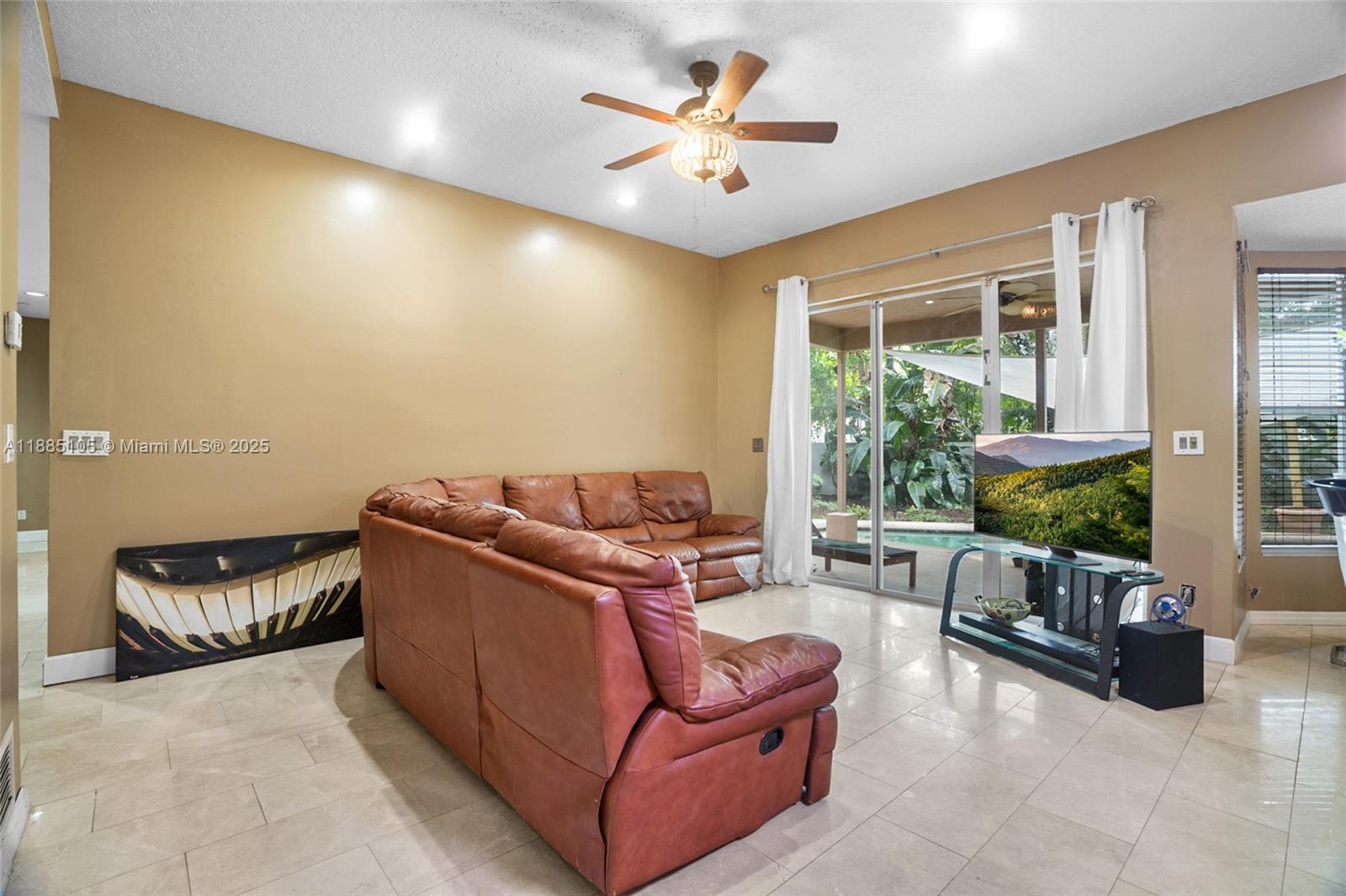 WOODSIDE ESTATES - Residential