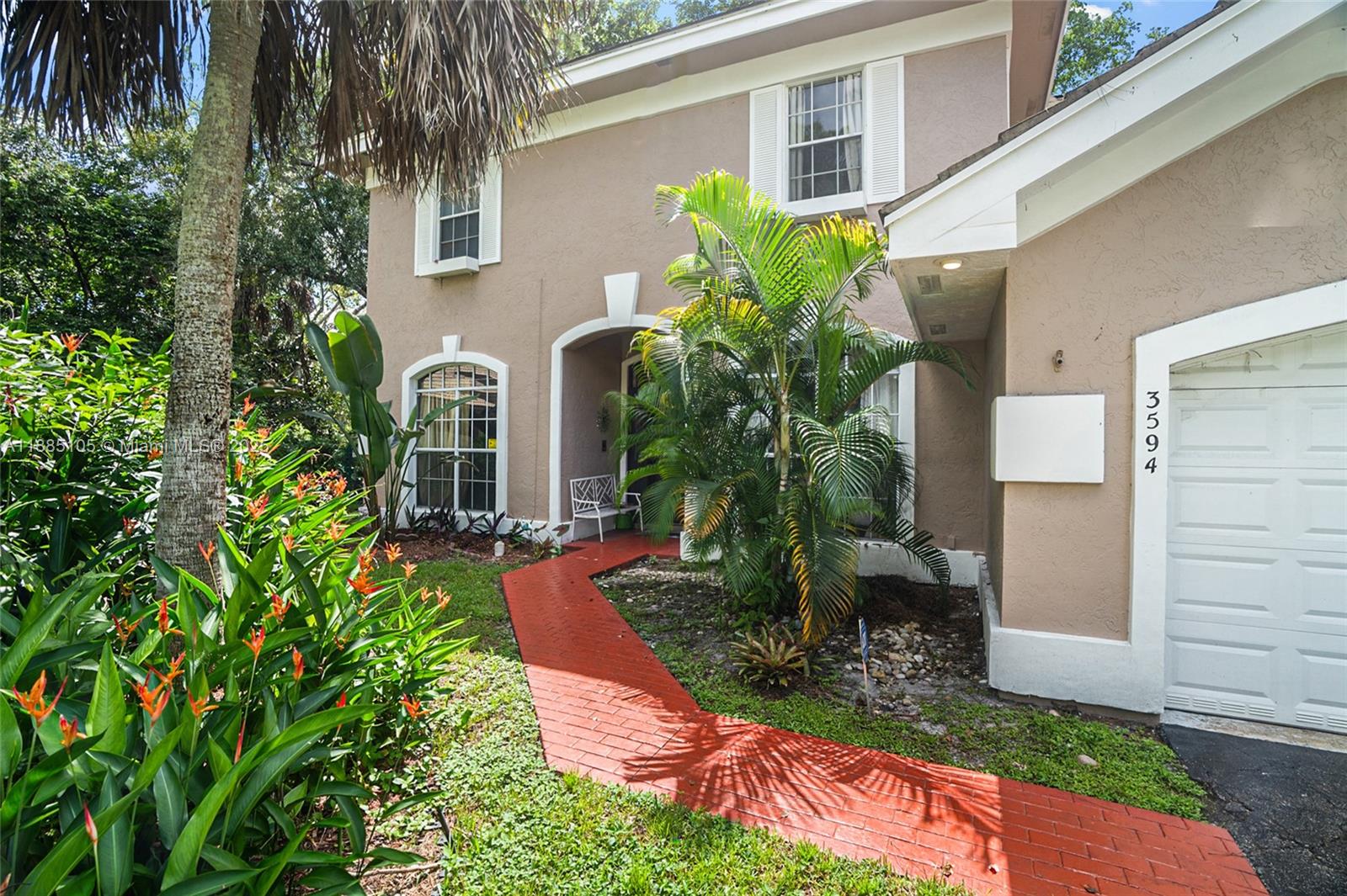 WOODSIDE ESTATES - Residential
