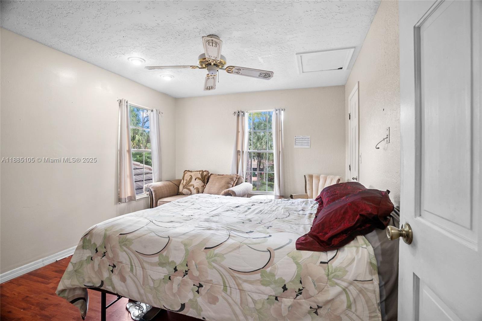 WOODSIDE ESTATES - Residential