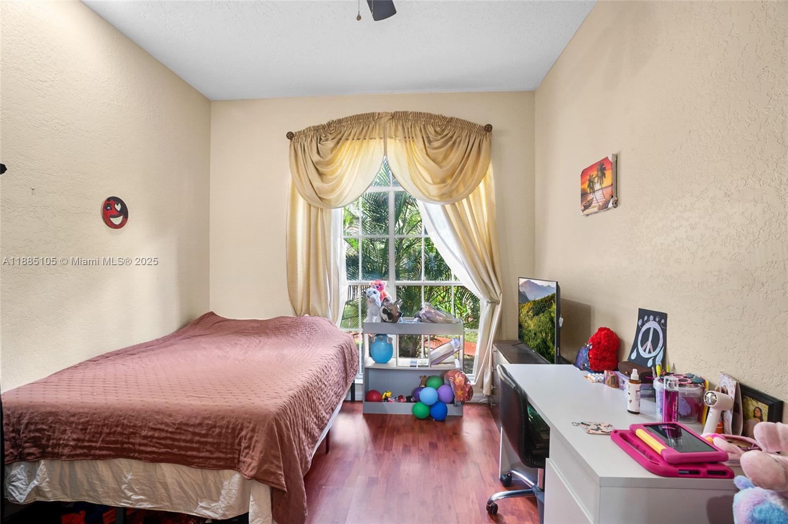 WOODSIDE ESTATES - Residential