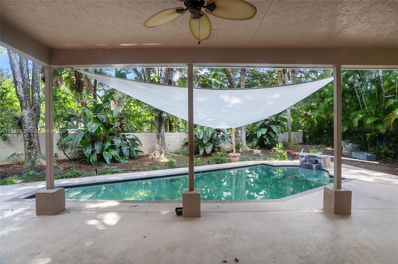 WOODSIDE ESTATES - Residential
