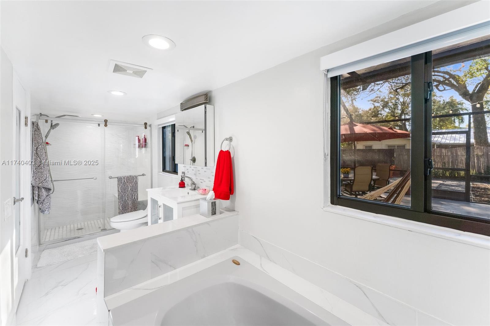 THE OAKS - Residential