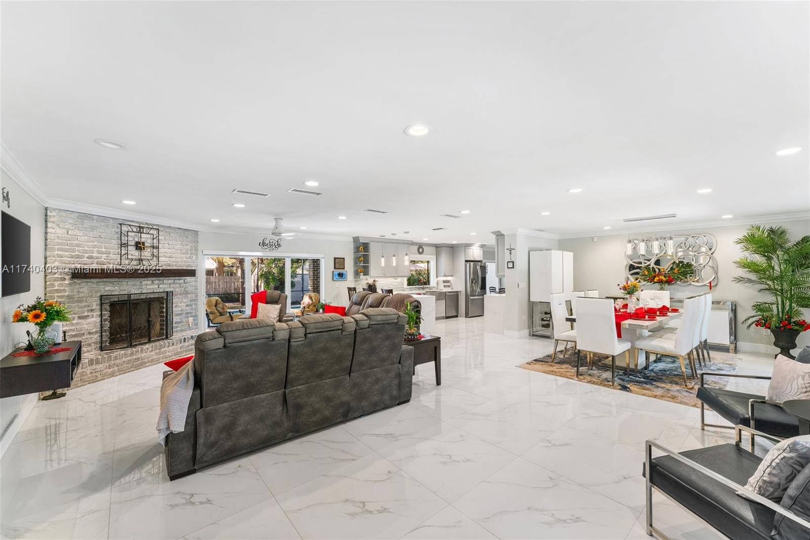 THE OAKS - Residential