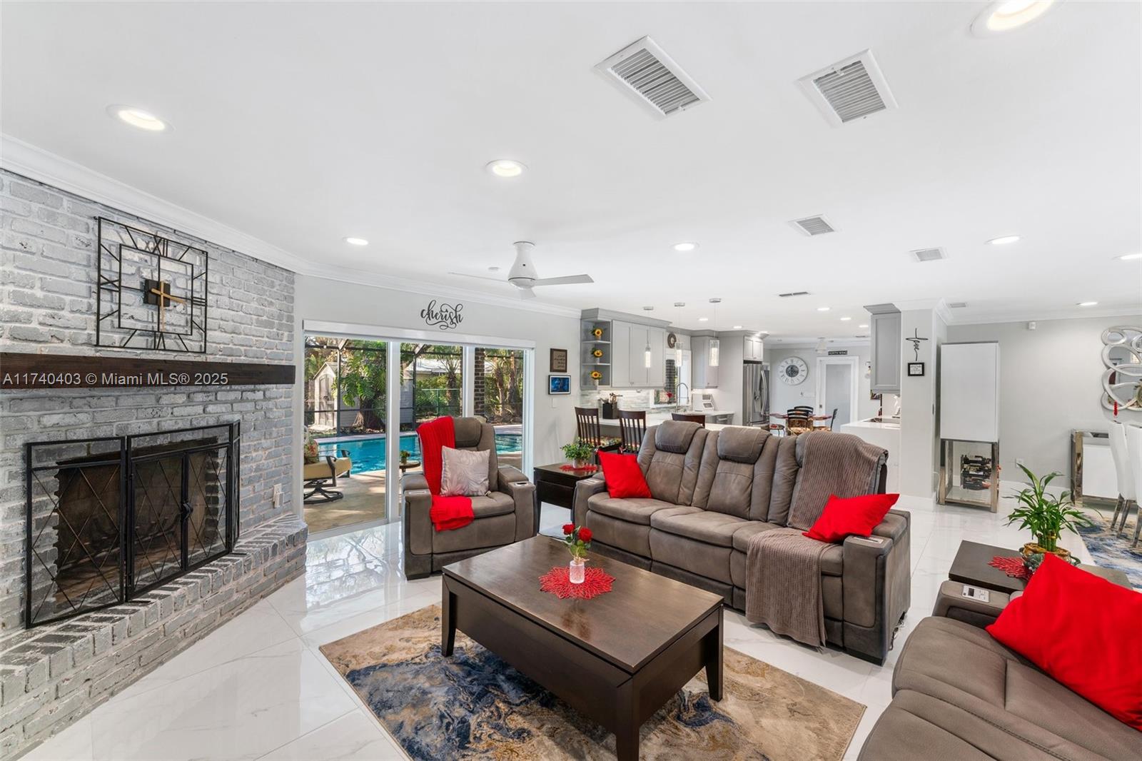 THE OAKS - Residential