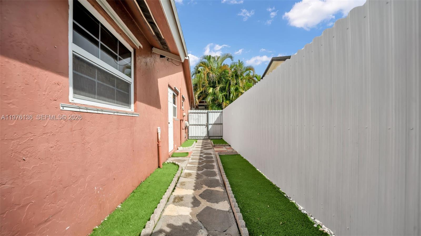 SHORES CALUSA - Residential