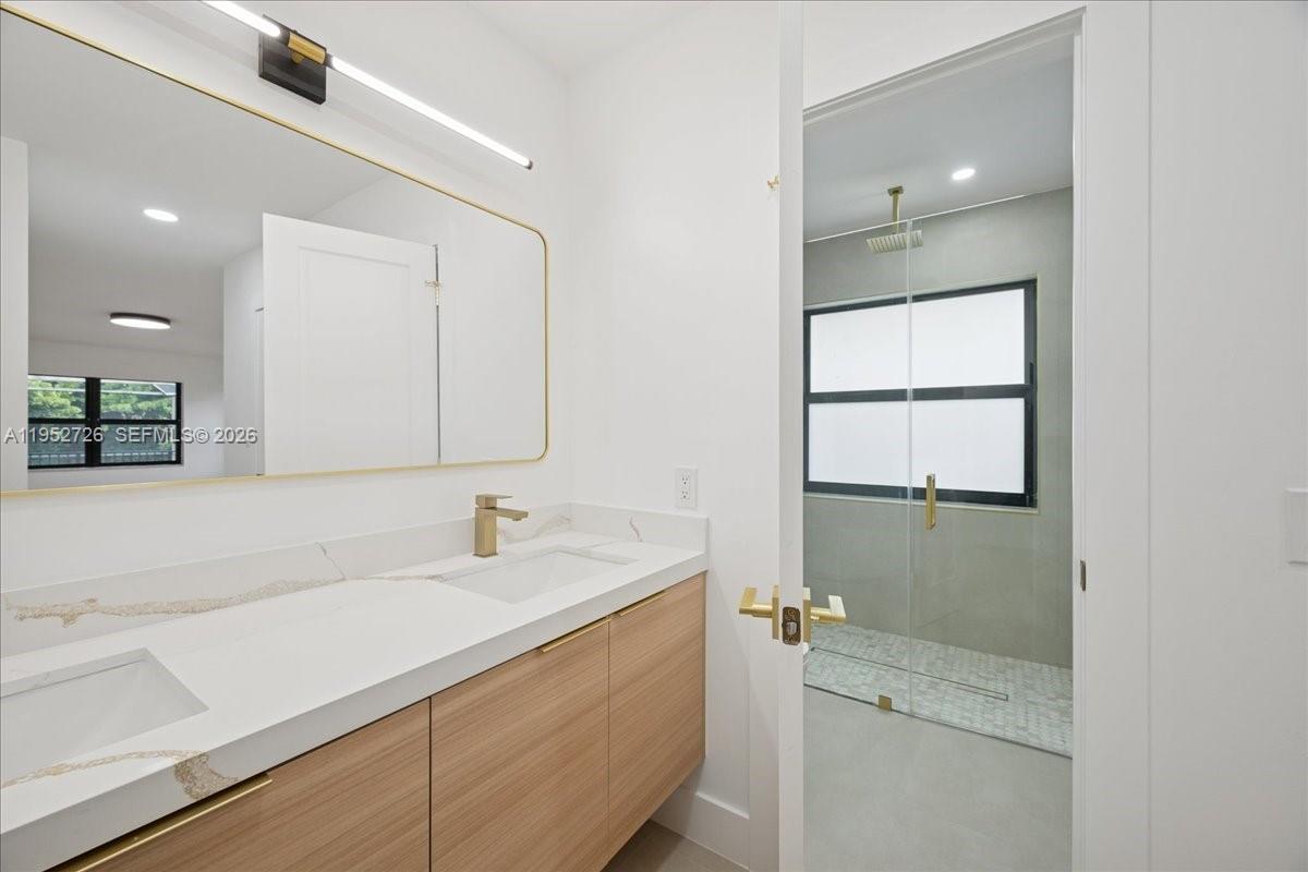 OAK WOOD - Residential