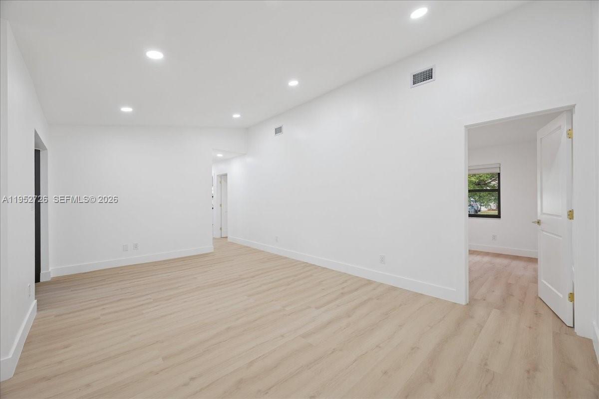 OAK WOOD - Residential