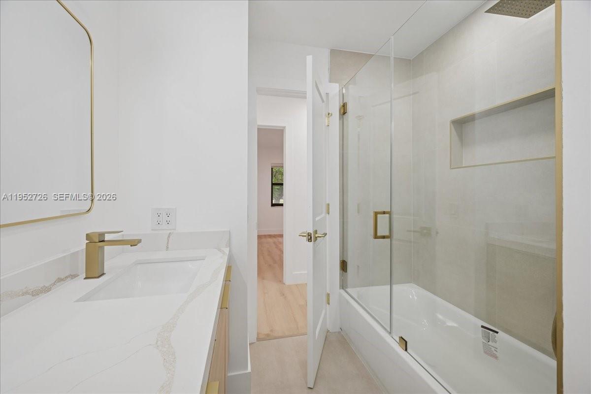 OAK WOOD - Residential