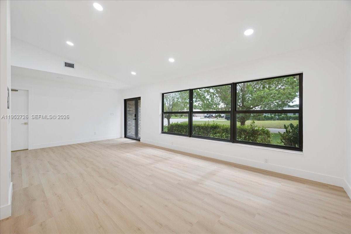 OAK WOOD - Residential