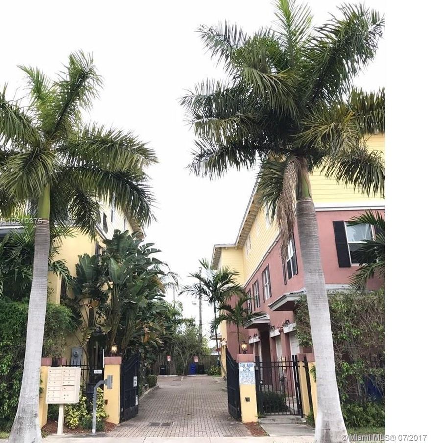 Fantastic three level townhome in Ft Lauderdales Sailboat Bend area. Arched doorways with 10 foot ceilings in the entry on the main level offer a glimpse of what this home has to offer. Spacious family and living room. Lower level features nice private patio area. Kitchen features granite counters and  Top of the line stainless appliances with a gas range! Master bedroom features HUGE sundeck double walkin closets oversizied Jacuzzi tub and travertine shower. See today rent tomorrow This unit will not last!