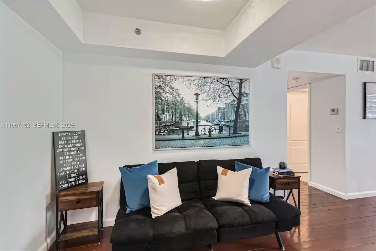 1200 Brickell Bay Dr 3923