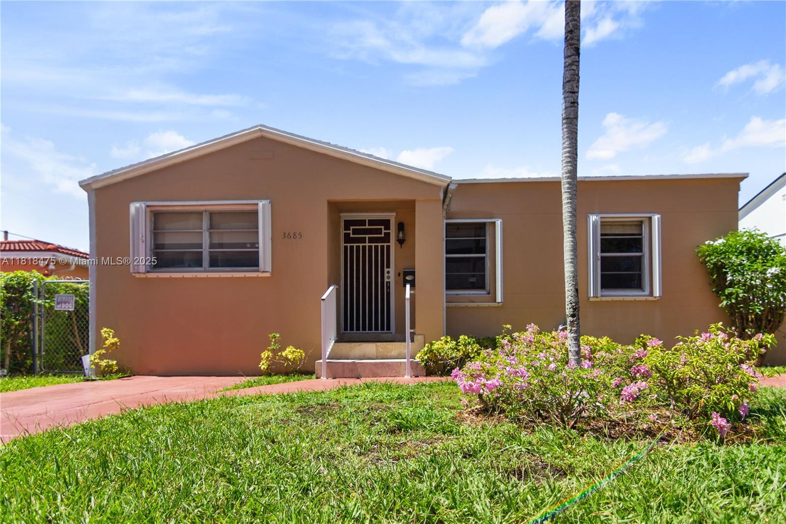 3685 Sw 26th St, Miami, Broward County, Florida - 3 Bedrooms  
2 Bathrooms - 