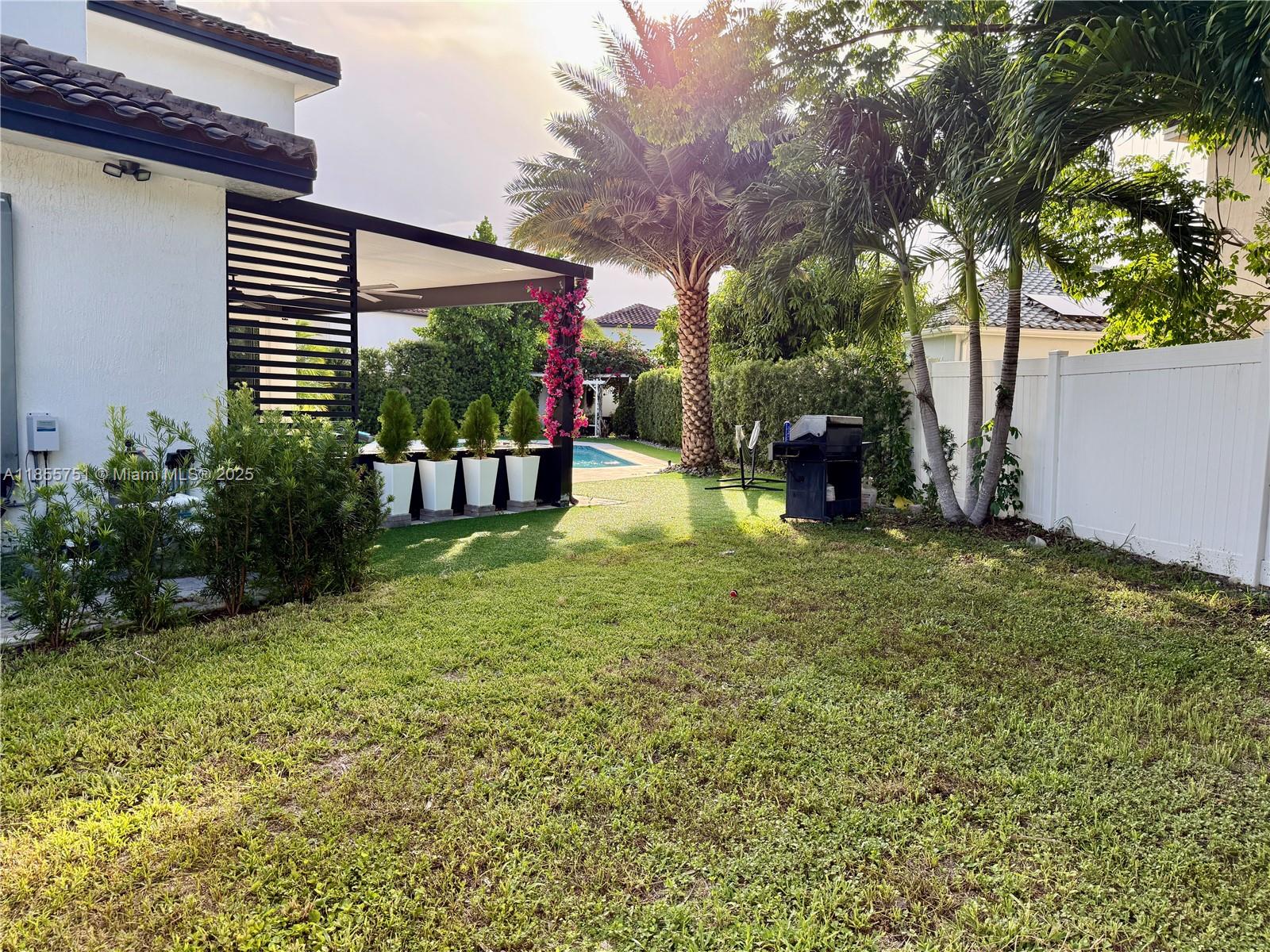 KENDALL COMMONS RESIDENTI - Residential