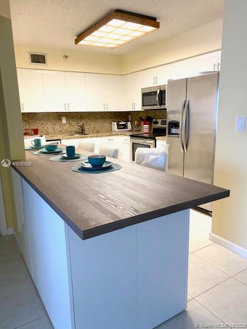 WOW FACTOR!! FURNISHED APARTMENT WITH A BRAND NEW OPEN KITCHEN AND COUNTER WITH STOOLS , BRAND NEW FURNITURE. SPLIT BEDROOM PLAN , PLENTY OF NATURAL LIGHT, BRAND NEW SILK SHADES , TILE AND WOOD FLOORS,WASHER AND DRYER IN UNIT. MYSTIC POINTE TOWER 500 WITH ALL THE AMENITIES!
FREE WIFI AND CABLE, 24/7 CONCEIRGE, GYM, POOL ON THE INTRACOASTAL, MARINA, TENNIS COURTS, FITNESS CLASSES, VALET, UPSCALE AND VERY WELL MAINTAINED BUILDING.