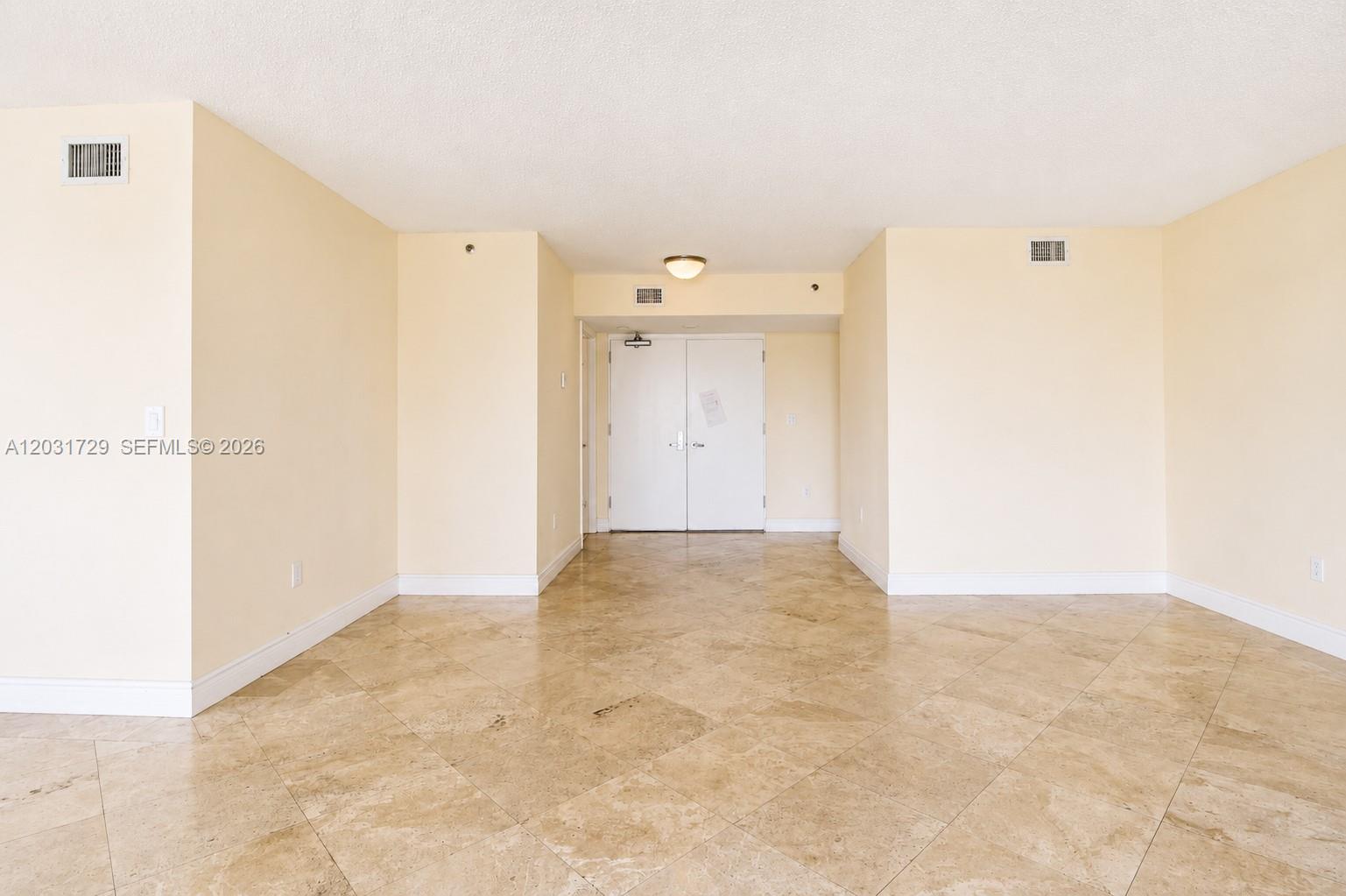 5900 Collins Ave 601