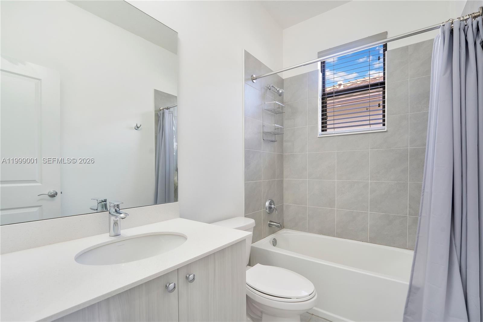 631983 - SILVERWOOD AT AVE - Residential