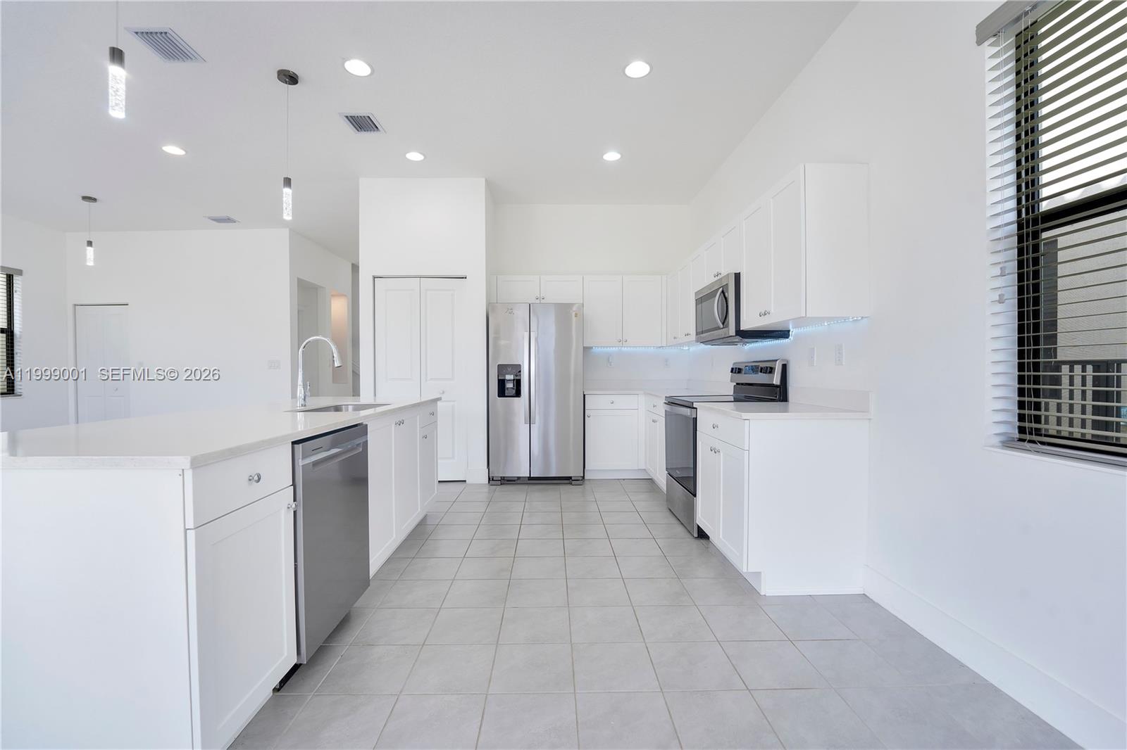 631983 - SILVERWOOD AT AVE - Residential