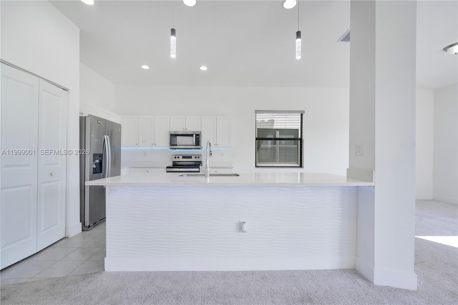 631983 - SILVERWOOD AT AVE - Residential