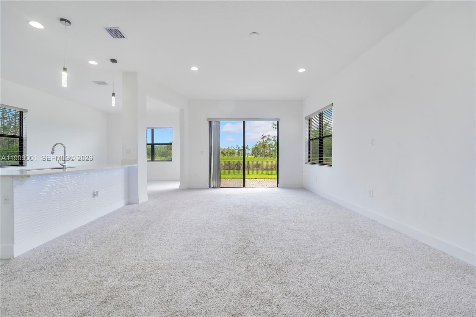 631983 - SILVERWOOD AT AVE - Residential