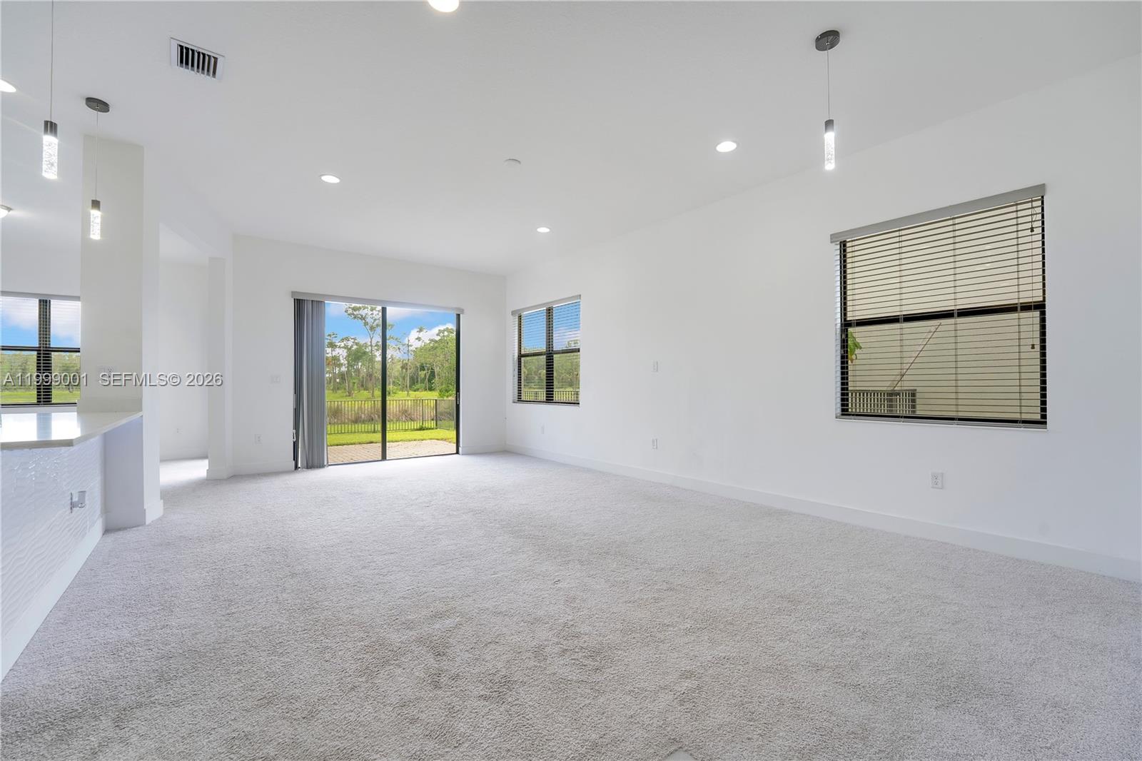 631983 - SILVERWOOD AT AVE - Residential