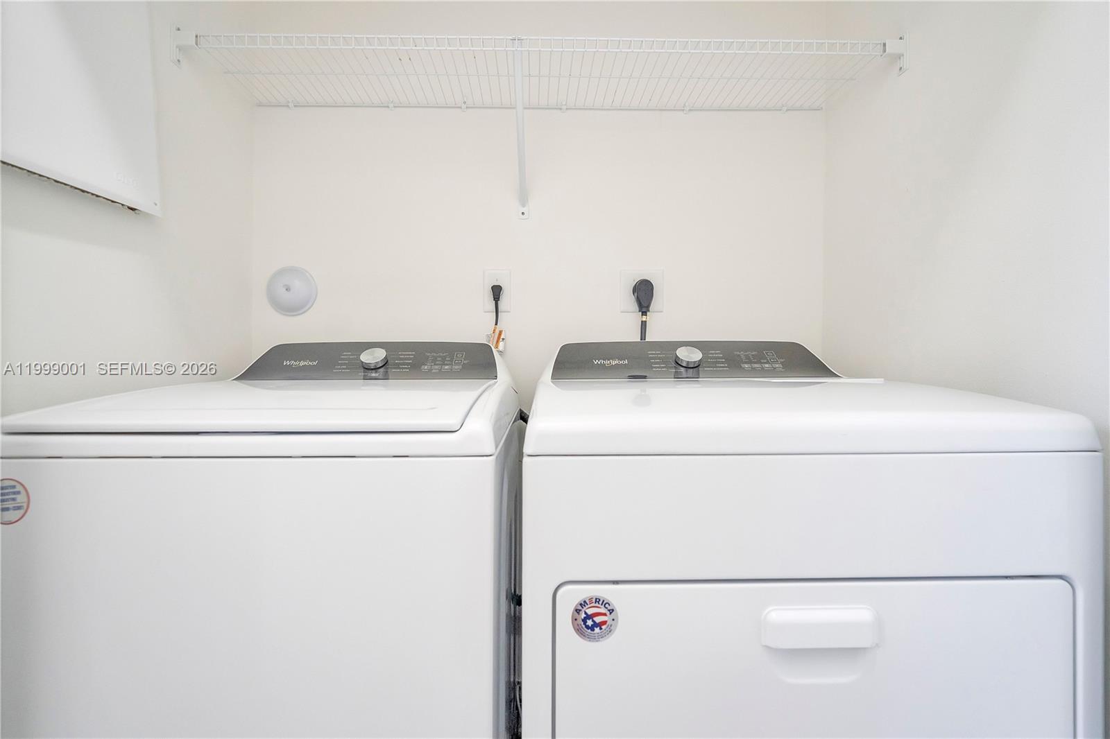 631983 - SILVERWOOD AT AVE - Residential