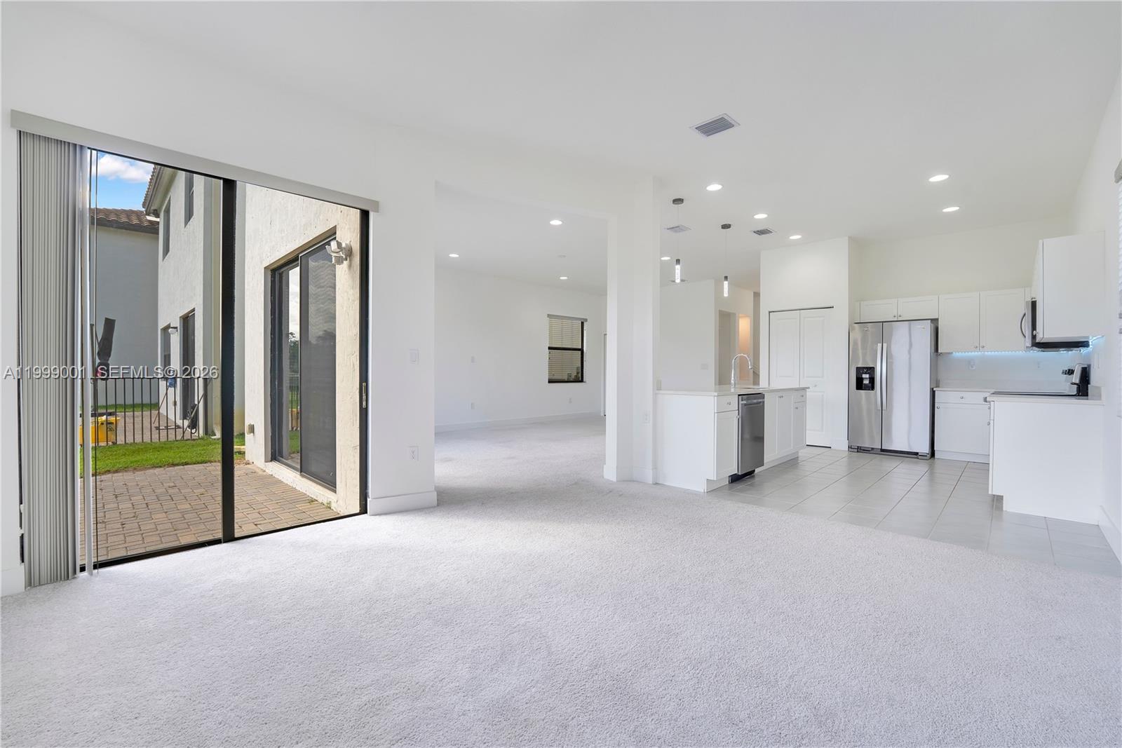 631983 - SILVERWOOD AT AVE - Residential