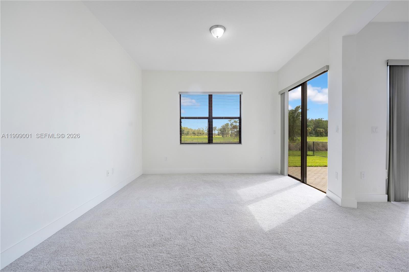 631983 - SILVERWOOD AT AVE - Residential