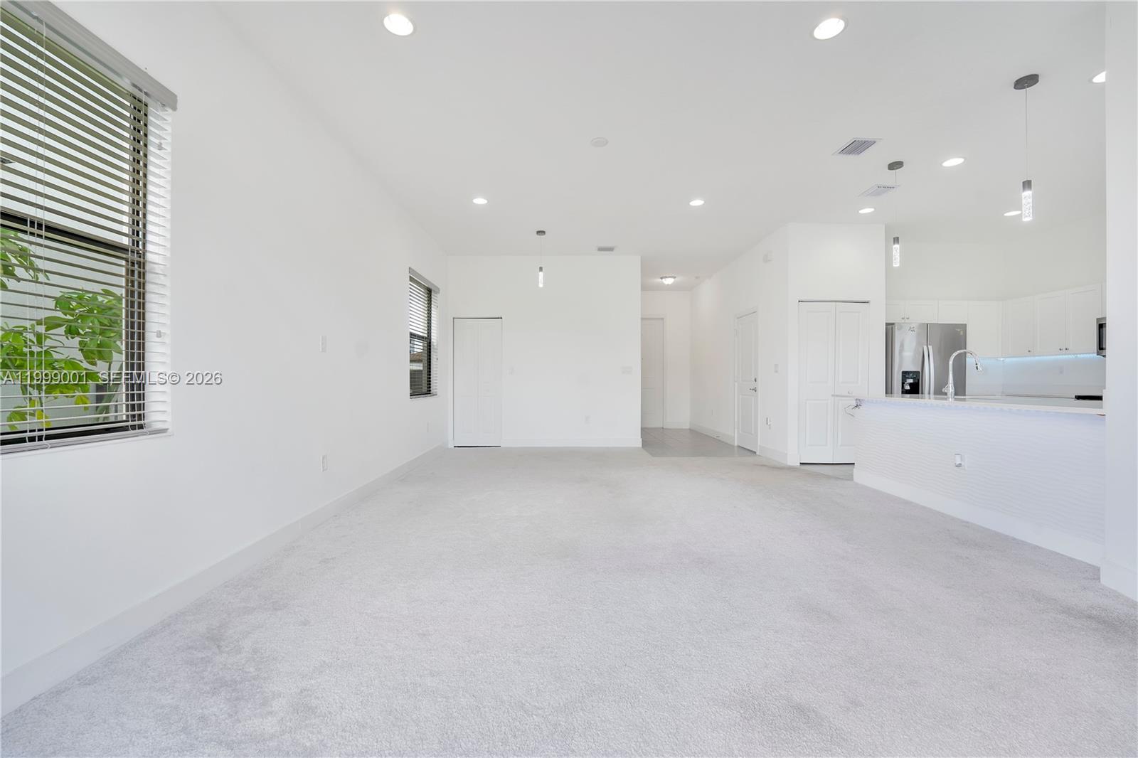 631983 - SILVERWOOD AT AVE - Residential