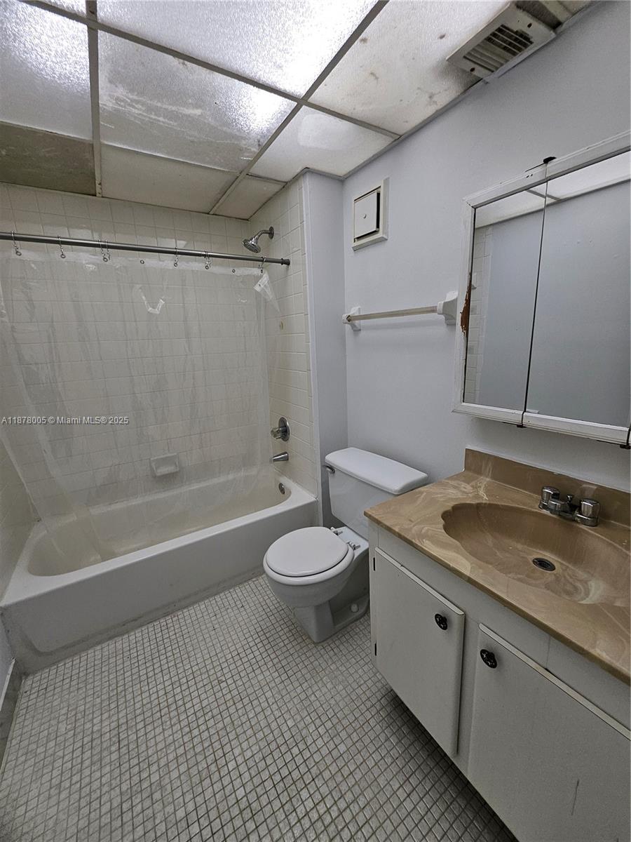 VERSAILLES GARDENS CONDO - Residential Lease
