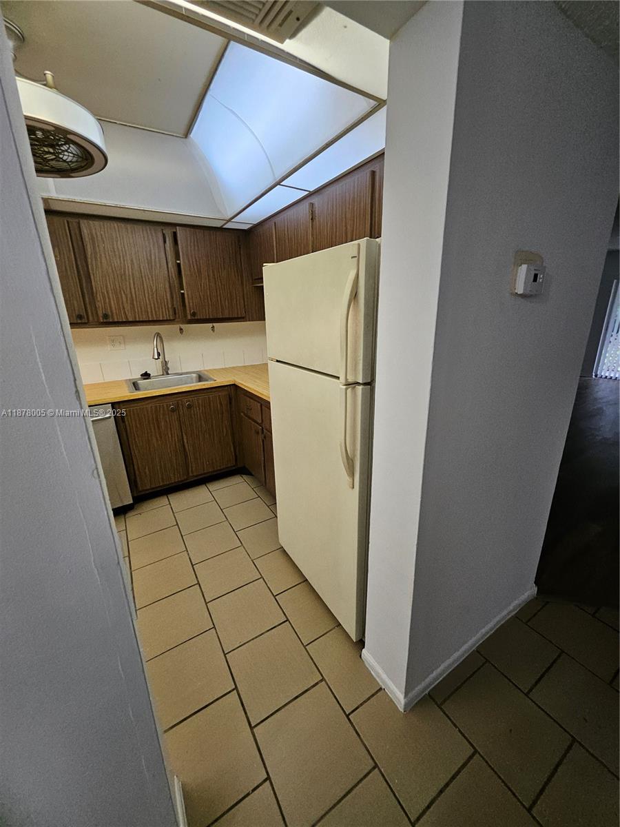 VERSAILLES GARDENS CONDO - Residential Lease