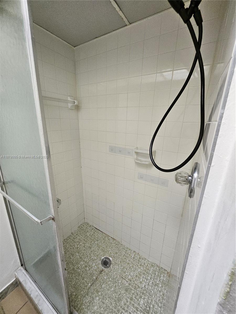 VERSAILLES GARDENS CONDO - Residential Lease