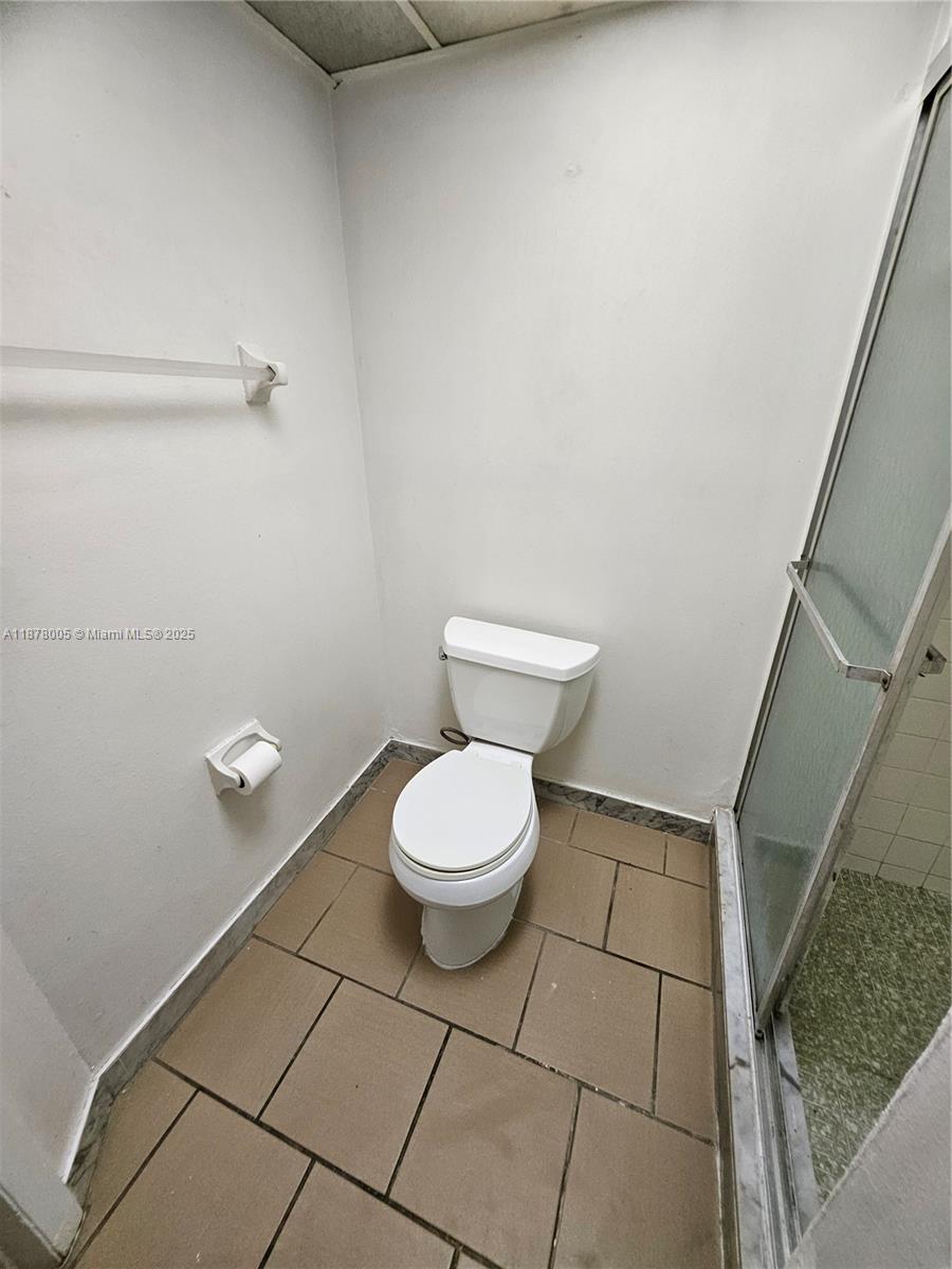 VERSAILLES GARDENS CONDO - Residential Lease